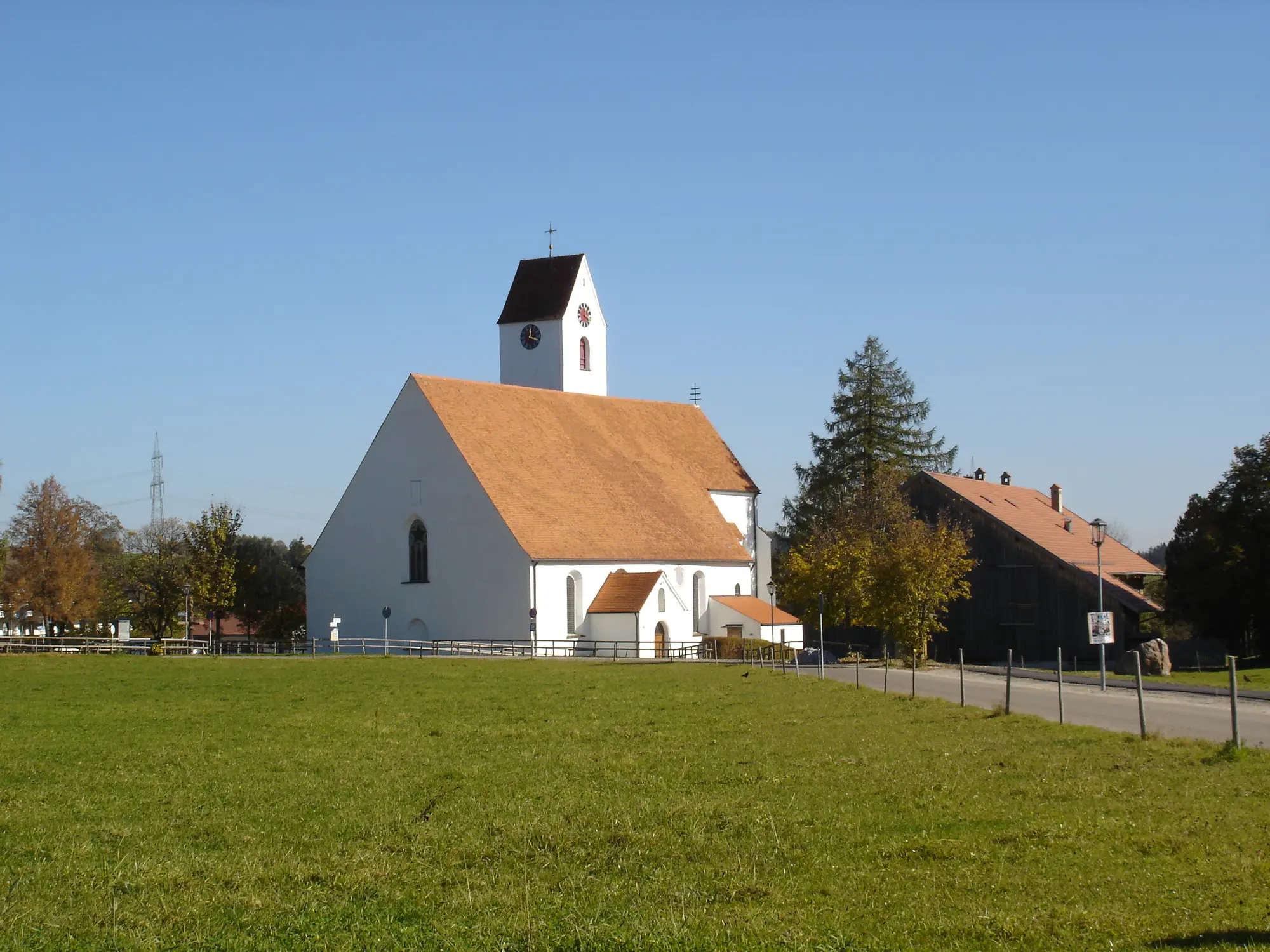 Außenansicht der Wallfahrtskirche Heilig Kreuz in Maria-Rain in Oy-Mittelberg
